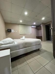 Cama ou camas em um quarto em Hostal EL Prado