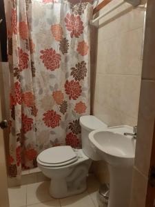 Baðherbergi á Hostal Ayllu