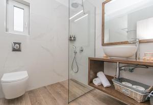 Koupelna v ubytování Villa Zoi + 37 fotografií