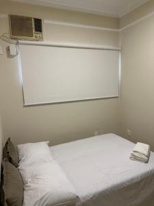 Kitnet no Paraíso tesisinde bir odada yatak veya yataklar