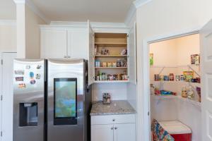 Cucina o angolo cottura di Luxury Bedroom with Private Bath