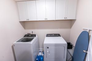 Cucina o angolo cottura di Luxury Bedroom with Private Bath