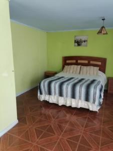Ein Bett oder Betten in einem Zimmer der Unterkunft Cisnes del tolten