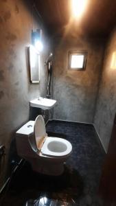 Ванна кімната в Hug Doi Homestay