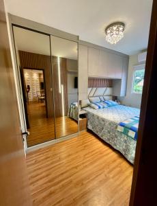 a bedroom with a bed and a sliding glass door at Apartamento próximo ao Parque do Povo em Campina Grande in Campina Grande