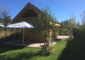 Vonkajšia záhrada v ubytovaní Faaakersee Familyhouse - mit PrivatStrand- Seeblick