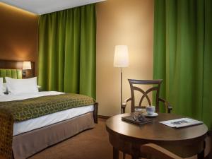 Ένα ή περισσότερα κρεβάτια σε δωμάτιο στο GRAND HOTEL Kielce