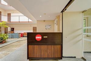 Hall o reception di Super Hotel O Indra Suites
