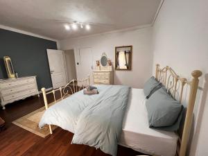 Ένα ή περισσότερα κρεβάτια σε δωμάτιο στο Room 1 Salina Seaview Retreat +6 φωτογραφίες
