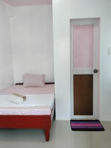 Tempat tidur dalam kamar di Glenmark's Homestay