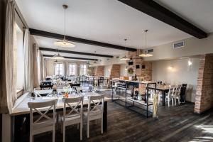 Restaurace v ubytování Hotel Tanzberg Mikulov + 37 fotografií