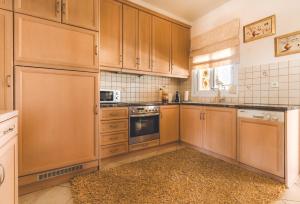 Η κουζίνα ή μικρή κουζίνα στο Celia's House +13 φωτογραφίες