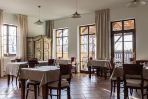 Reštaurácia alebo iné gastronomické zariadenie v ubytovaní Hotel Tanzberg Mikulov