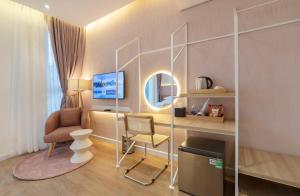 TV a/nebo společenská místnost v ubytování Adela Hotel Dalat