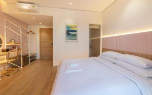 Postel nebo postele na pokoji v ubytování Adela Hotel Dalat