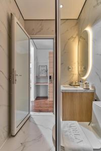 Koupelna v ubytování Adela Hotel Dalat