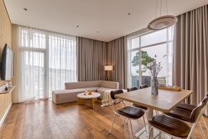 TV a/nebo společenská místnost v ubytování Adela Hotel Dalat