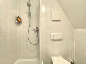 a bathroom with a shower and a toilet at Old Town Residence Schlossblick I Küche I Central in Füssen