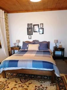 Una cama o camas en una habitación de The Nest Filoxenia 21 fotos más