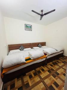 Krevet ili kreveti u jedinici u objektu Priya Hotel, Sitapur