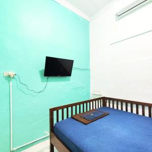 TV a/nebo společenská místnost v ubytování Rumah Teman Homestay