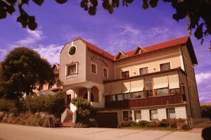 a large building with aventh floor at Hotel & Fitness Castello in Seewalchen