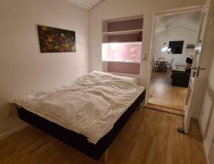 Säng eller sängar i ett rum på Sunset Lodge With View Over Grnsund