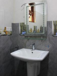 a bathroom with a sink and a mirror at Lighthouse Villa Koggala in Galle