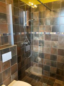 Ένα μπάνιο στο Ferienwohnung Rübezahl