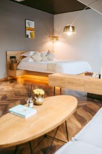 Postel nebo postele na pokoji v ubytování Yiwu Holly Hotel