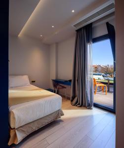 Postel nebo postele na pokoji v ubytování Essence Hotel