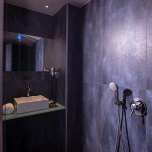 Koupelna v ubytování Essence Hotel