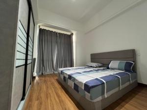 Gulta vai gultas numurā naktsmītnē 3 Rooms Family Suite at Costa Mahkota by Velmount Group