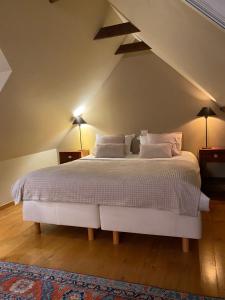 a bedroom with a white bed in a attic at Amato-Brugge in Bruges