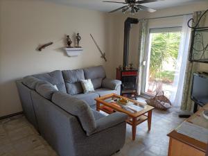 a living room with a couch and a coffee table at Villa de Limones in Chiclana de la Frontera
