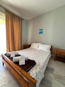 Postel nebo postele na pokoji v ubytování Olympic Beach Rooms