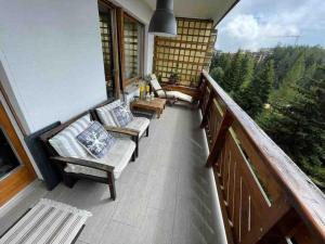Balkón nebo terasa v ubytování A 2 min. à pied du centre de Crans et des remontée