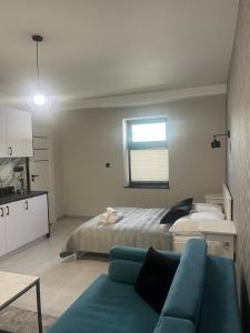Łóżko lub łóżka w pokoju w obiekcie Apartamenty na Blichu - Noclegi Energylandia Zator