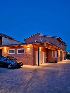 a brick house with a car parked in front of it at Acogedora Suite con entrada independiente in Masnou