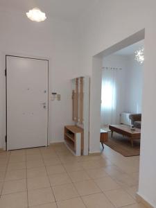 a room with a door and a living room at Κατάλυμα στην πόλη Χαλάνδρι in Athens