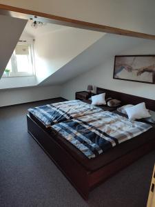 a bedroom with a large bed in a room at Ferienwohnung Schmidt in Bayerisch Eisenstein