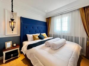 Ένα ή περισσότερα κρεβάτια σε δωμάτιο στο Seven Seas Cote d'Azur C812 - 1 bedroom Cozy apartments in a premium Condo near the sea +29 φωτογραφίες