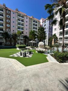 Κήπος έξω από το Seven Seas Cote d'Azur C812 - 1 bedroom Cozy apartments in a premium Condo near the sea