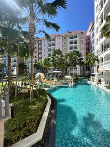 Πισίνα στο ή κοντά στο Seven Seas Cote d'Azur C812 - 1 bedroom Cozy apartments in a premium Condo near the sea