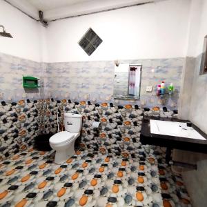 Ένα μπάνιο στο Villa lovely birds mirissa +20 φωτογραφίες