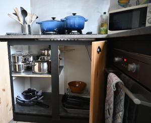 Η κουζίνα ή μικρή κουζίνα στο Normandy Holiday Home +26 φωτογραφίες