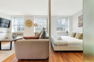 a living room with a bed and a couch at 1 Bedroom Edgeware Retreat in London