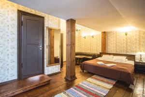 Postel nebo postele na pokoji v ubytování Alatskivi Castle
