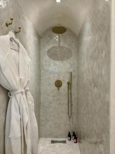 Phòng tắm tại Riad LallaBaya