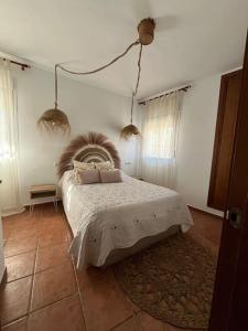 a bedroom with a bed with a large headboard at Apartamento en Las Negras in Las Negras